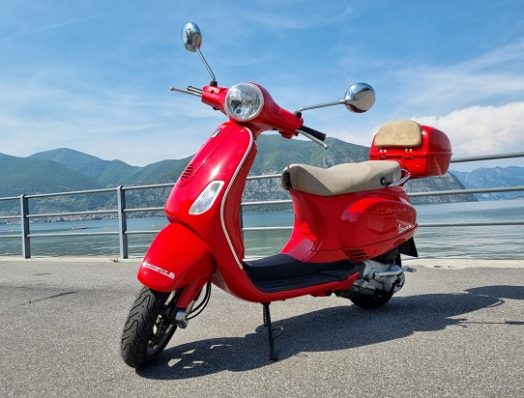 Vespa 125 red