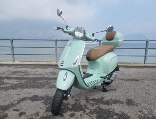 Vespa Primavera 125 verde